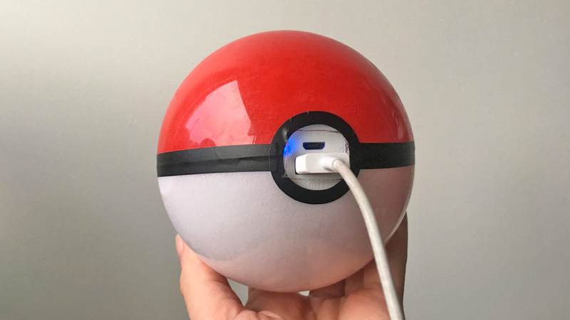 Illustration for article titled Lo que faltaba: ahora puedes comprar una batería externa para móviles con forma de pokebola